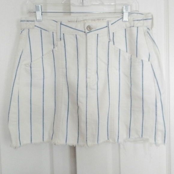 American Eagle High Rise Stretch White Mini Stripe Denim Skirt Size 2 Beach new - Picture 1 of 6